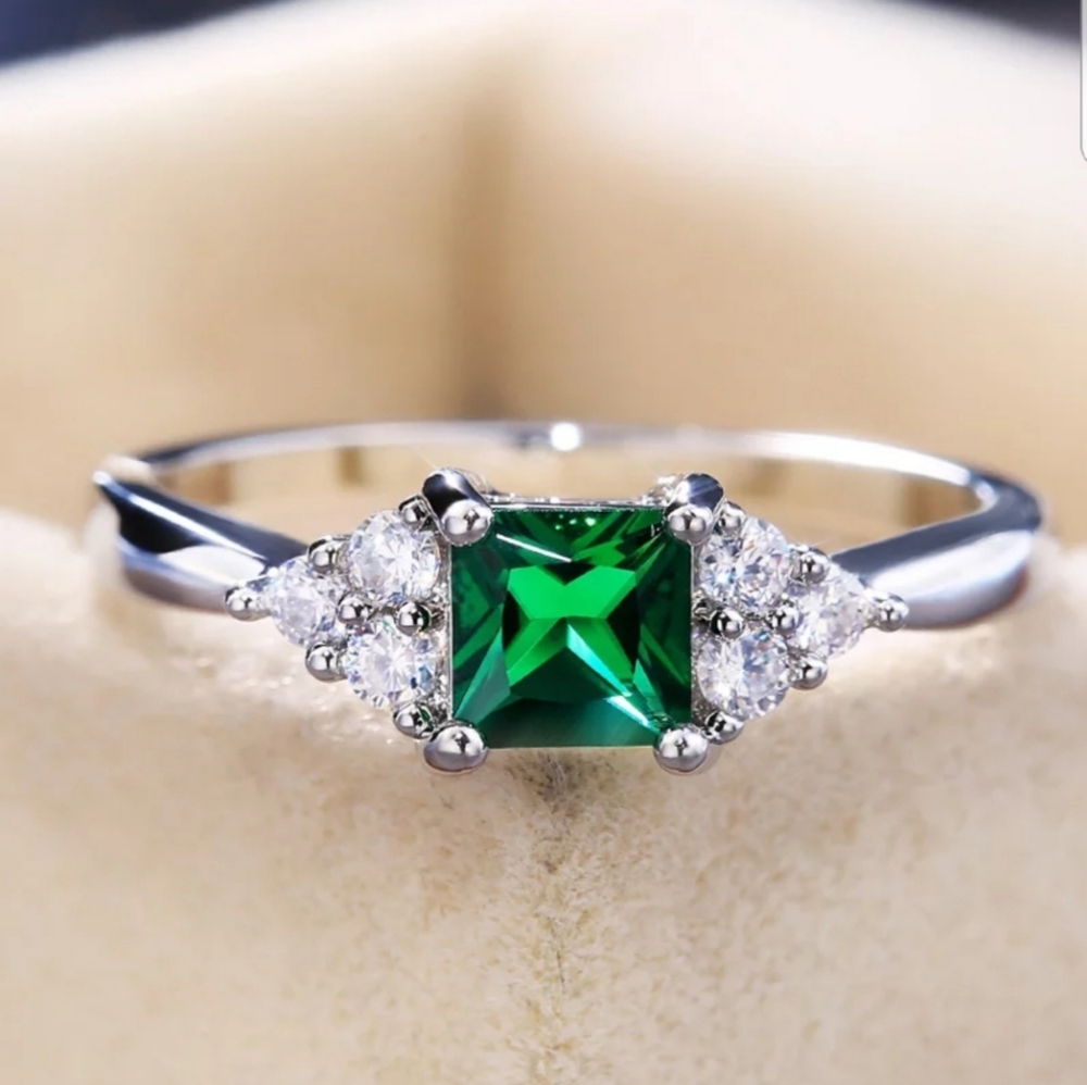 New Princess cut emerald ring!!! - Picture 7 of 7